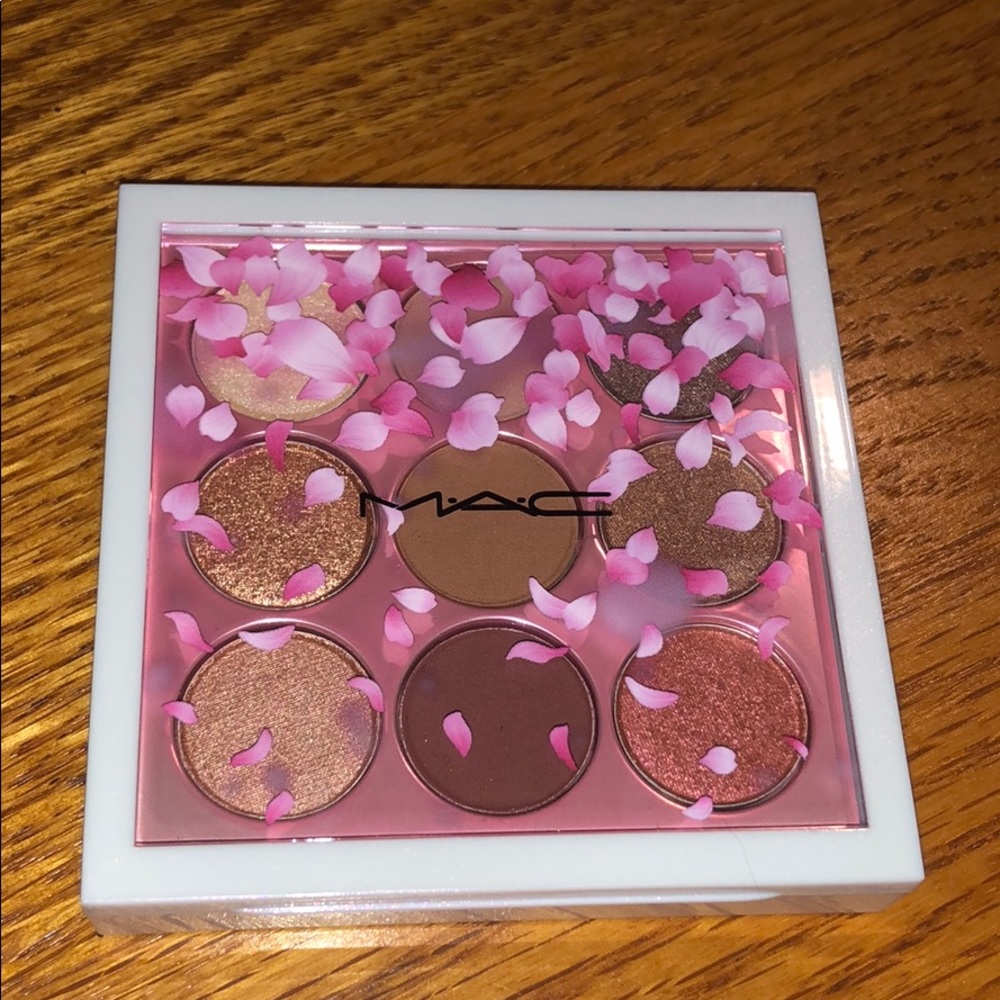 MAC Kabuki Doll Eyeshadow Palette